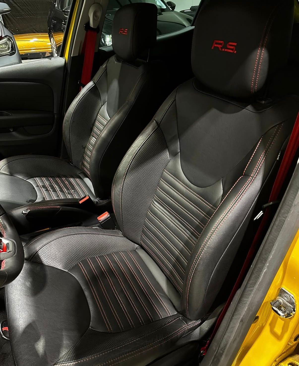 Interieur detailing - Clio RS stoelen